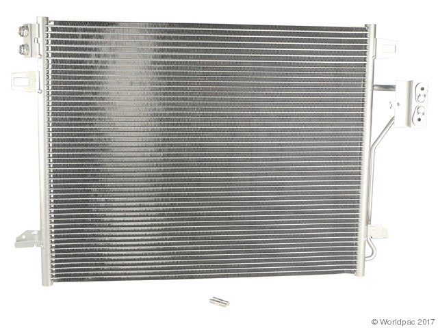 Foto de Condensador de Aire Acondicionado para Dodge Grand Caravan Chrysler Town & Country Marca Csf Radiator Nmero de Parte W0133-2368664