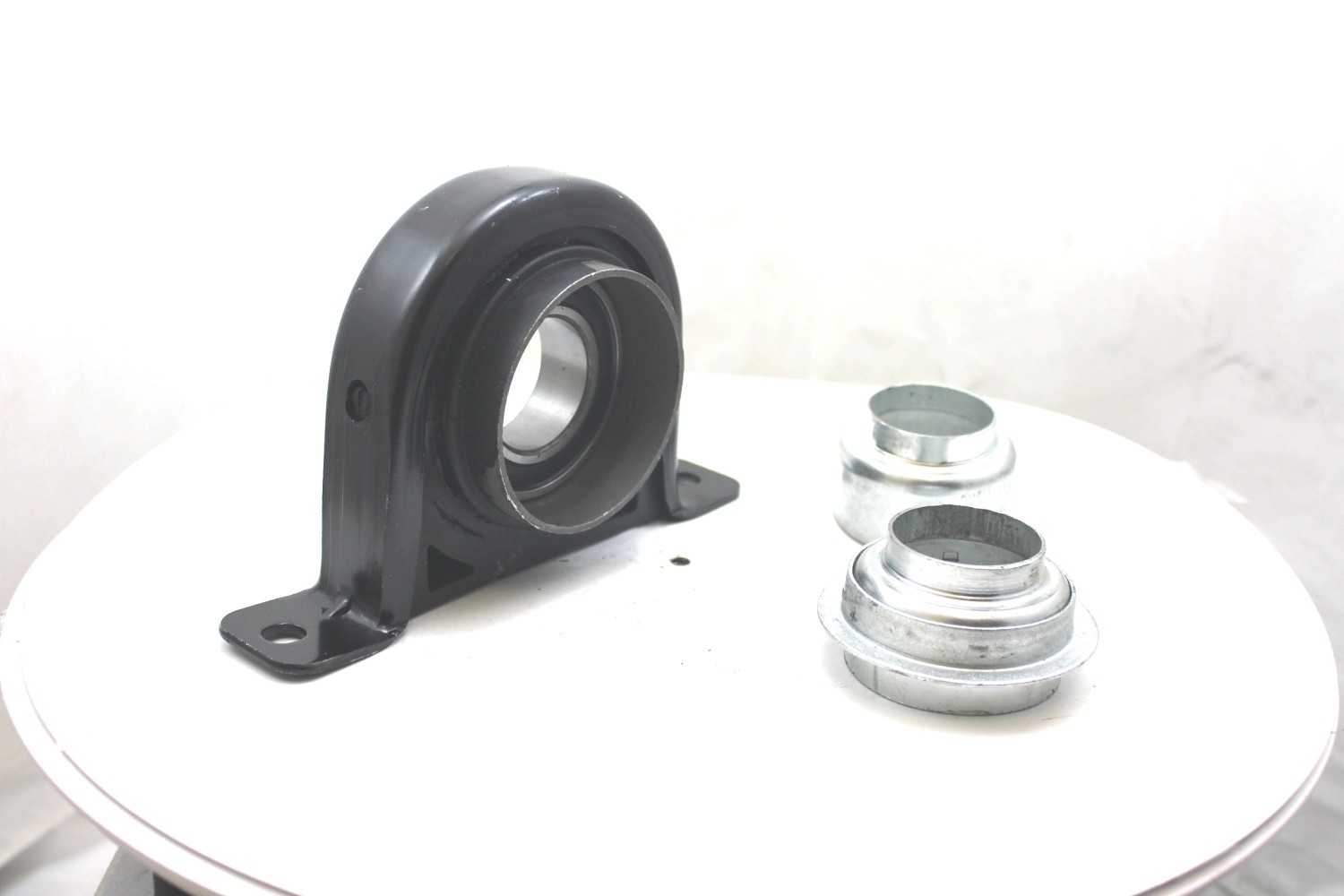 Foto de Soporte Central de Eje Propulsor para Chevrolet Silverado 1500 2006 Marca DEA PRODUCTS Nmero de Parte A6099