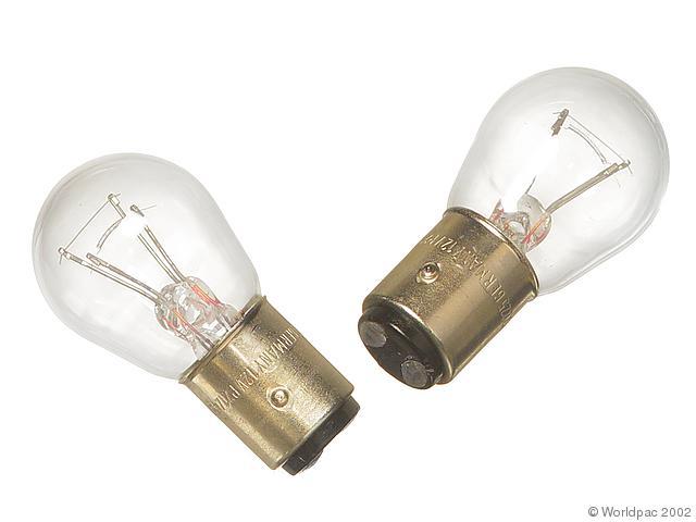 Foto de Bombilla de luz trasera para Volkswagen, Mercedes-Benz, BMW, Porsche, Volvo Marca Osram/sylvania Nmero de Parte W0133-1642762