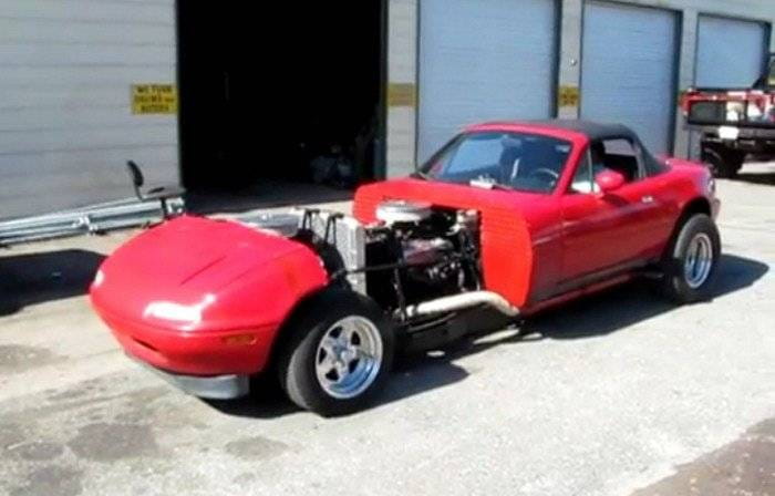 Un Mazda MX-5 con dos motores, 16 cilindros y ms largo que un lunes