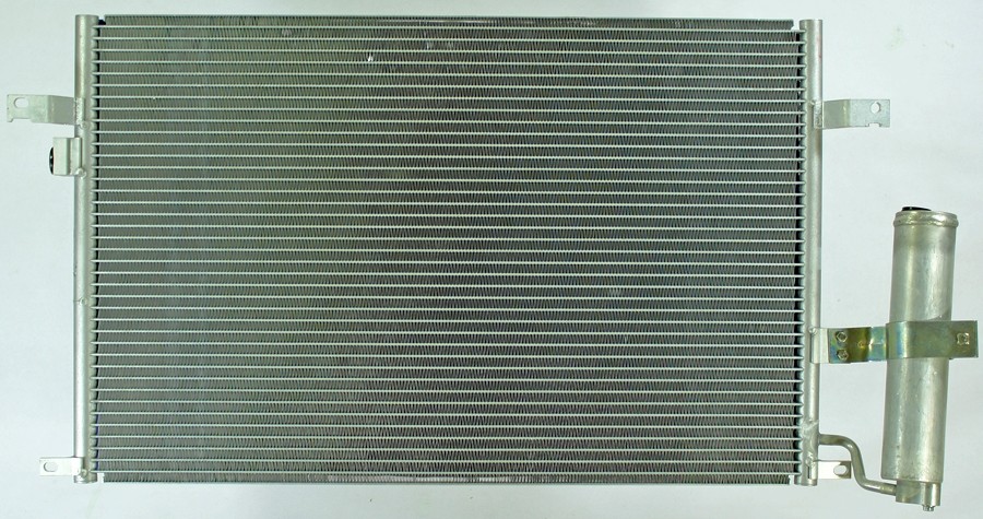 Foto de Condensador de Aire Acondicionado para Suzuki Forenza 2005 Marca APDI Nmero de Parte 7013055