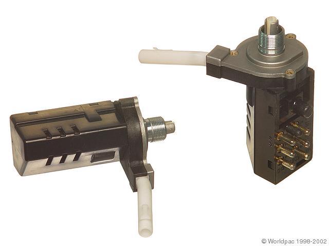 Foto de Interruptor de Control Motor del Ventilador para Mercedes-Benz 230 Mercedes-Benz 240D Marca Genuine Nmero de Parte W0133-1610082