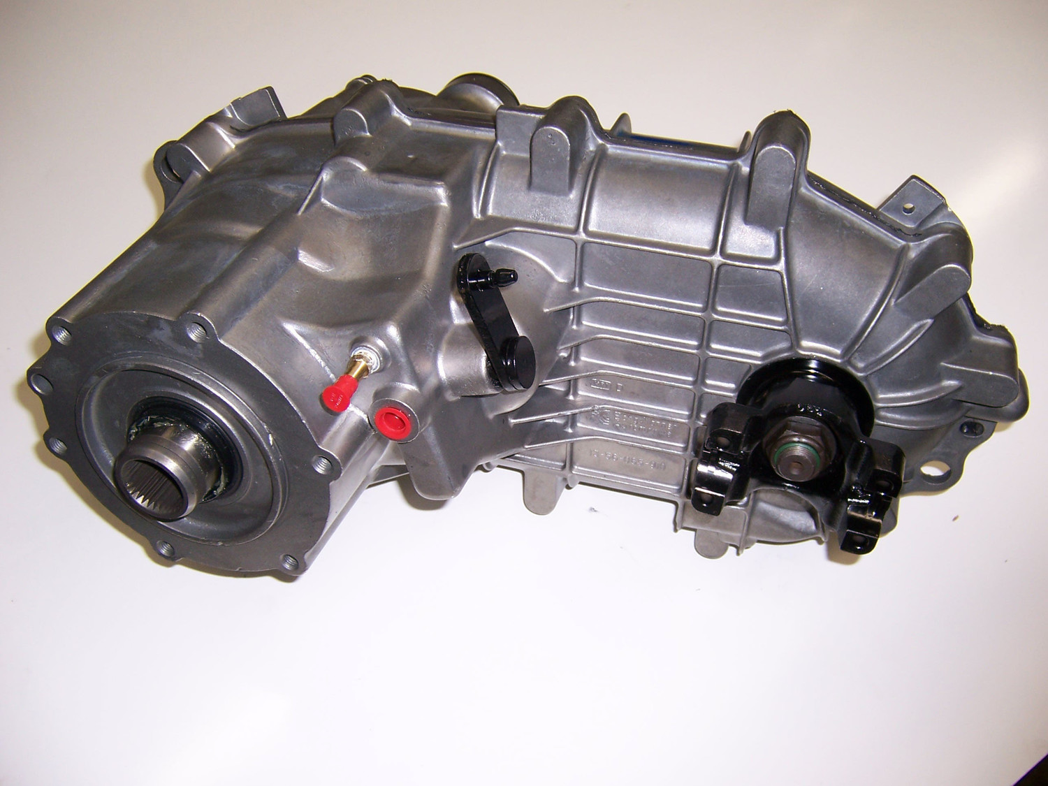 Foto de  Transfer Case Assembly w o Motor para Chevrolet Avalanche 2500 Chevrolet Silverado 1500 Chevrolet Silverado 2500 Chevrolet Suburban 2500 GMC Sierra 1500 GMC Sierra 1500 HD GMC Sierra 2500 GMC Yukon XL 2500 Marca RETECH Parte #UMT137-5