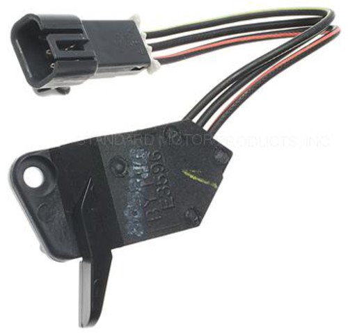 Foto de Interruptor Abre Puerta Trasera para Cadillac DeVille 1991 1994 Chevrolet Camaro 1998 1999 Oldsmobile Aurora 1999 Marca STANDARD MOTOR Nmero de Parte DS-939